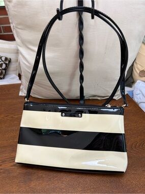 Kate Spade Striped Black & Cream Patent Shoulder Bag. Pink interior. Zip closed.